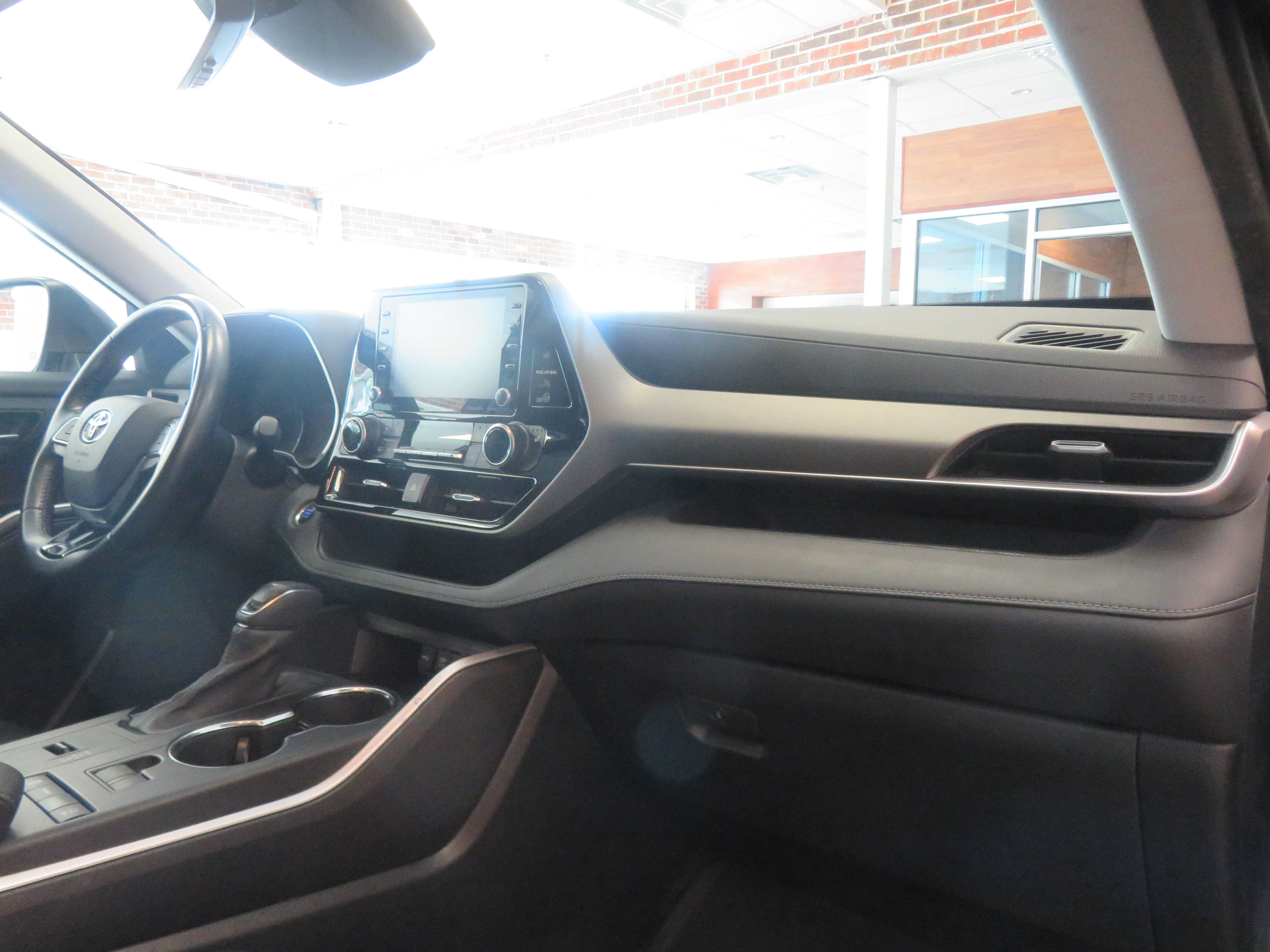 Used 2020 Toyota Highlander XLE FWD image 33