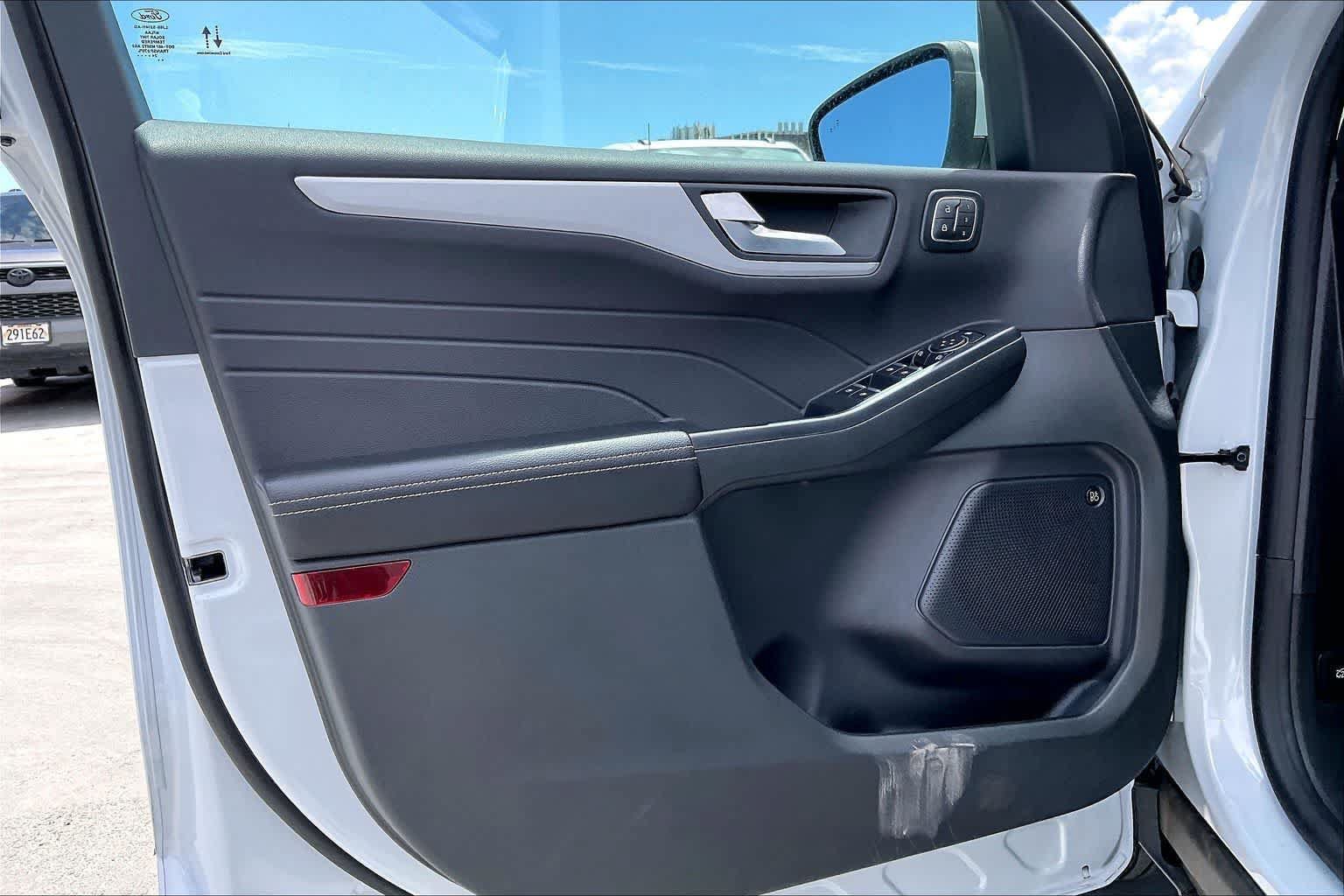 Used 2025 Ford Escape SE w/ PHEV Premium Package FWD image 27