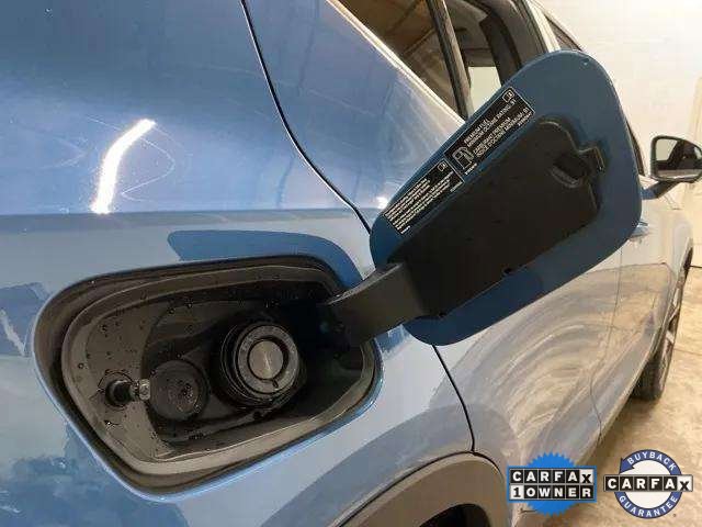 Used 2025 Volvo XC40 B5 Plus image 97