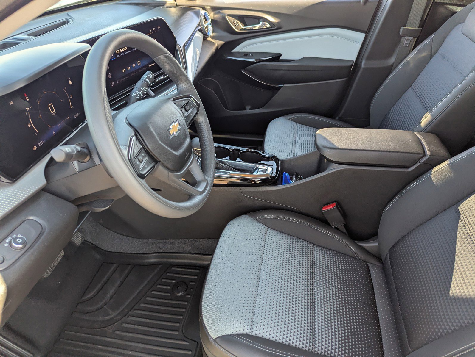 Certified 2025 Chevrolet Trax LT image 28
