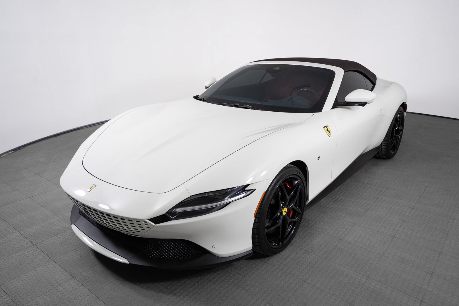 Certified 2025 Ferrari Roma Spider RWD image 48