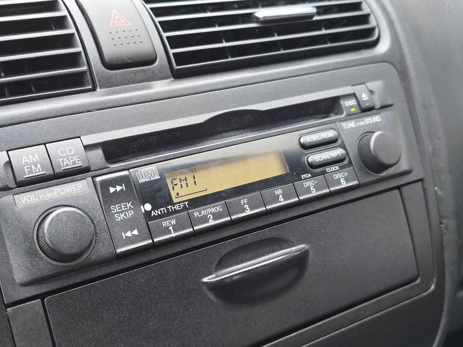 Used 2004 Honda Civic LX image 29