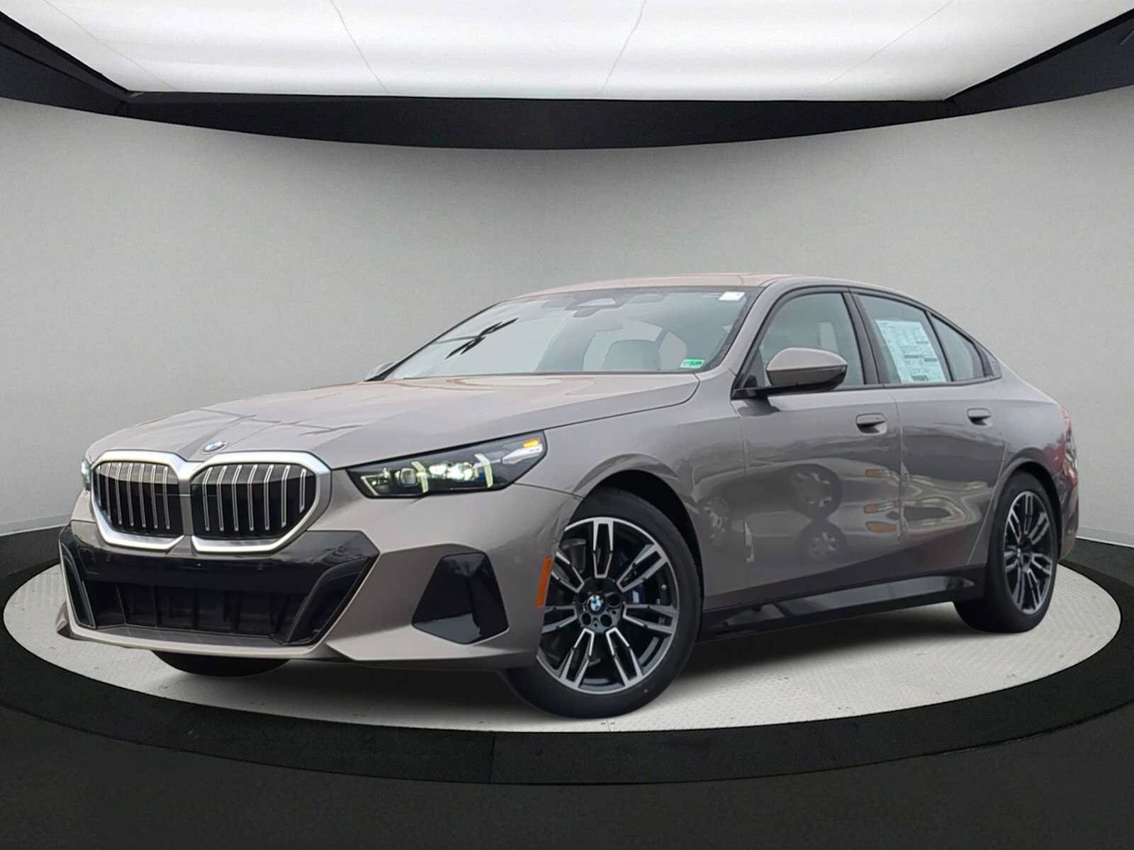 Used 2026 BMW 530i xDrive w/ M Sport Package AWD/4WD image 1