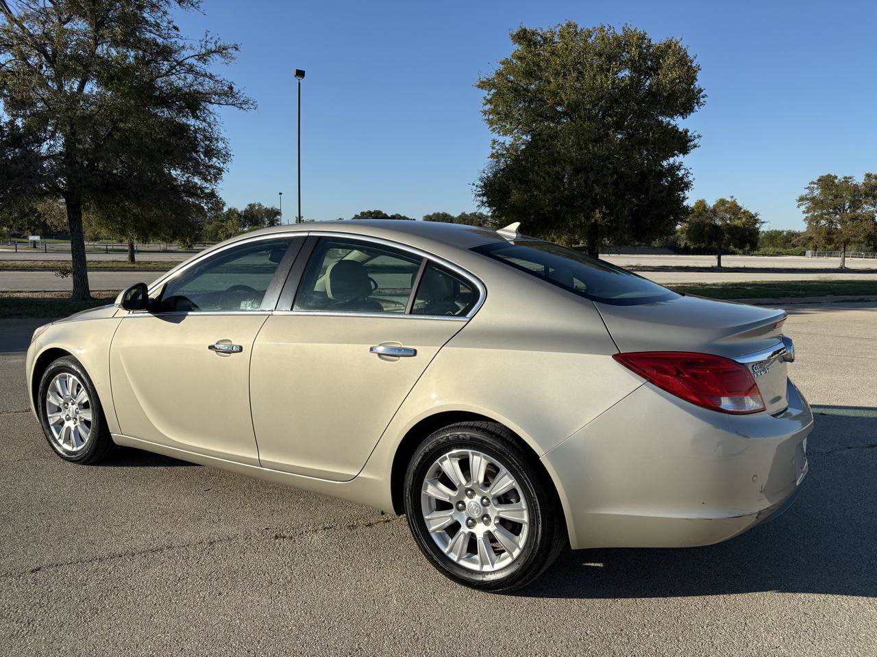 Used 2013 Buick Regal Premium FWD image 14