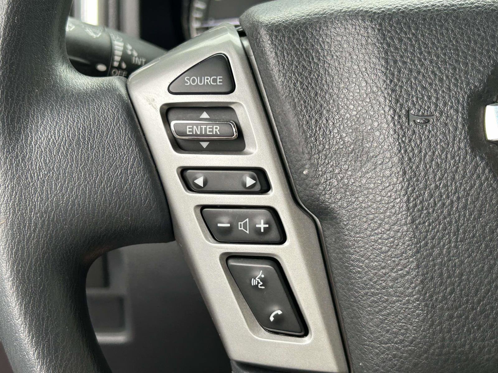 Used 2019 Nissan Titan SV image 18