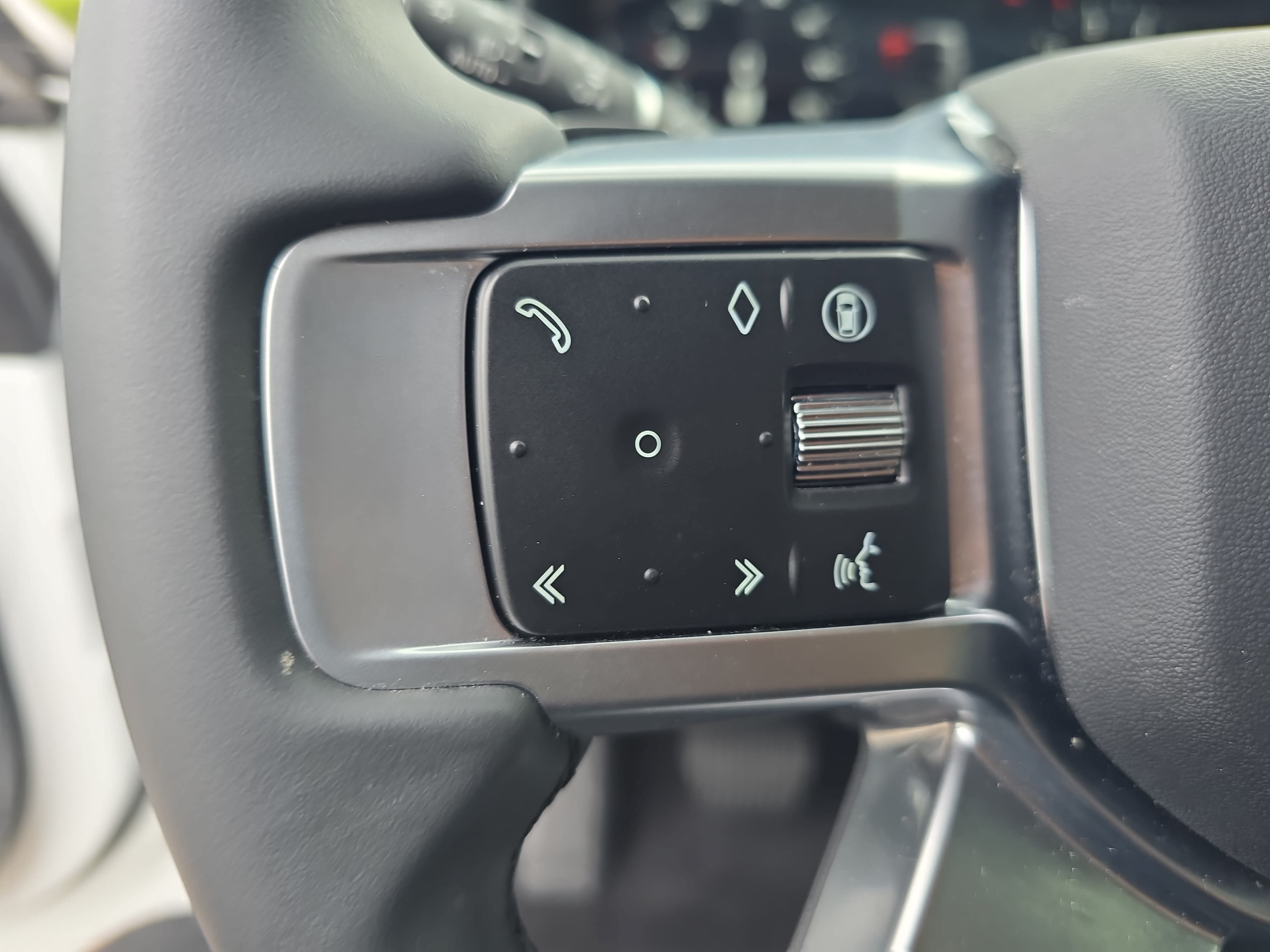Certified 2025 Land Rover Discovery S AWD/4WD image 17