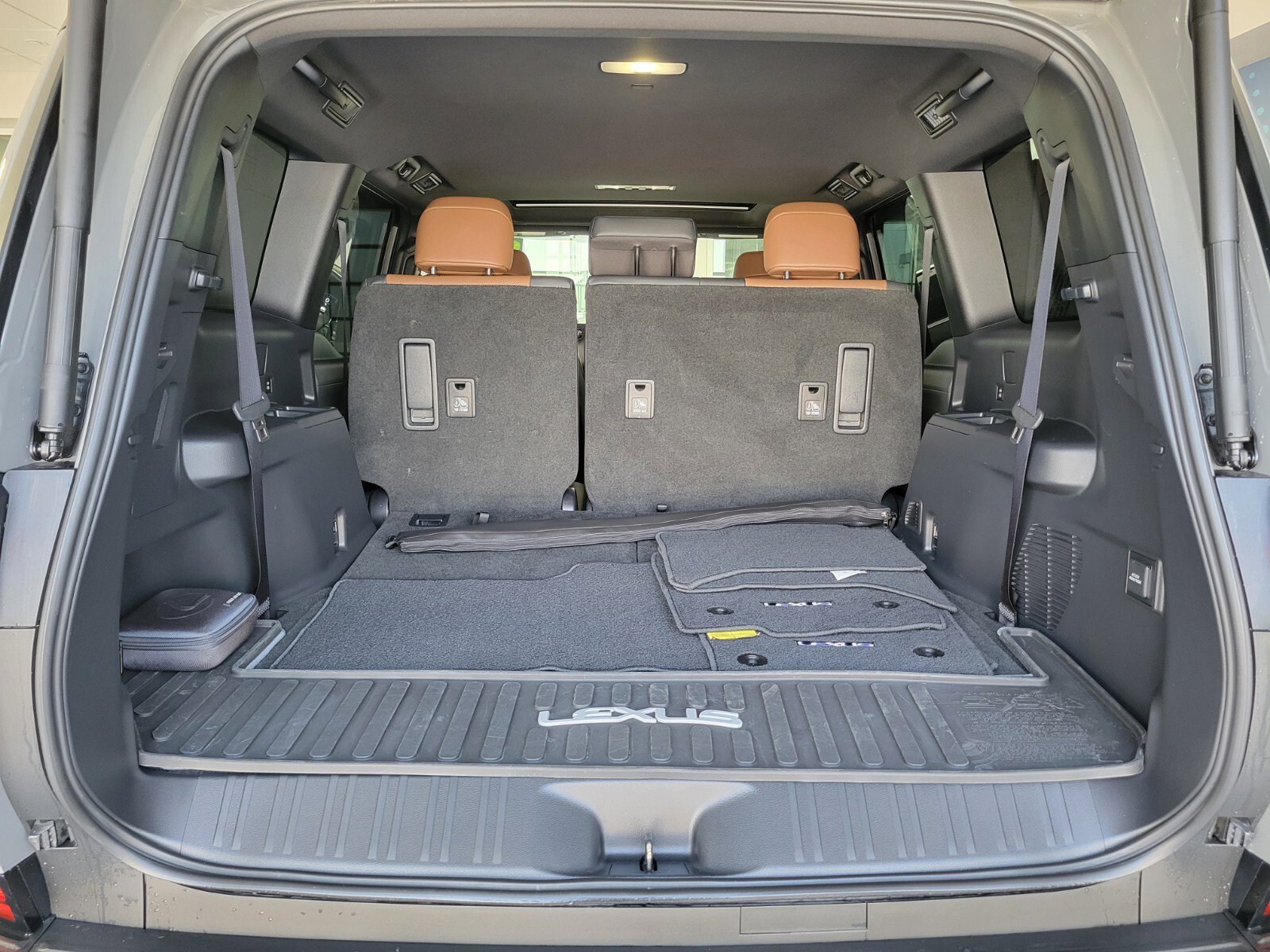 Certified 2025 Lexus GX 550 w/ Cold Area Package image 15