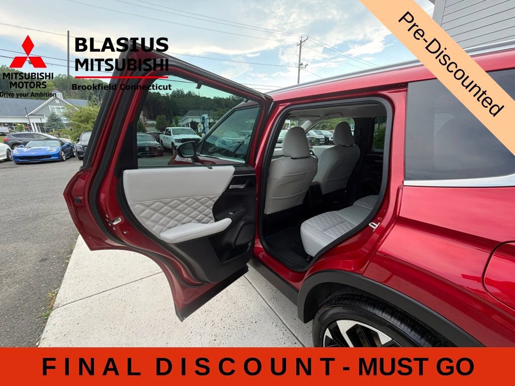 Used 2023 Mitsubishi Outlander SEL AWD/4WD image 46