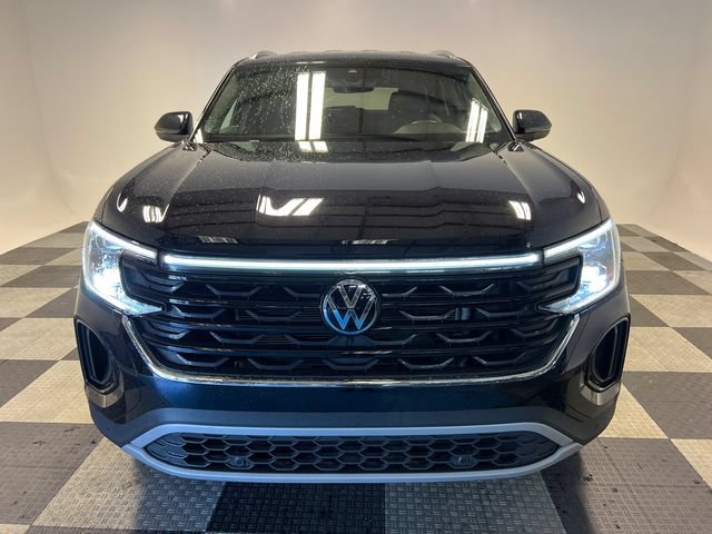 Certified 2024 Volkswagen Atlas Cross Sport SE FWD image 2