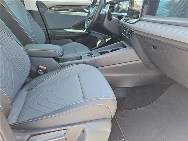 Certified 2025 Volkswagen Tiguan SE FWD image 19