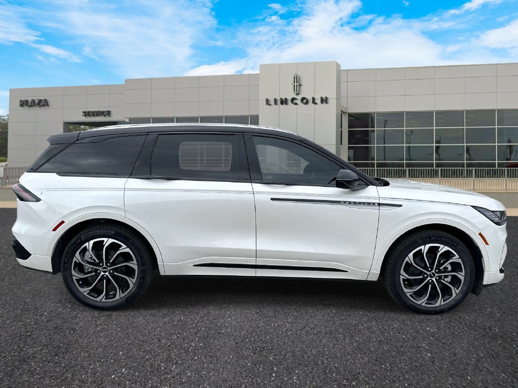 New 2026 Lincoln Nautilus Reserve AWD/4WD image 2