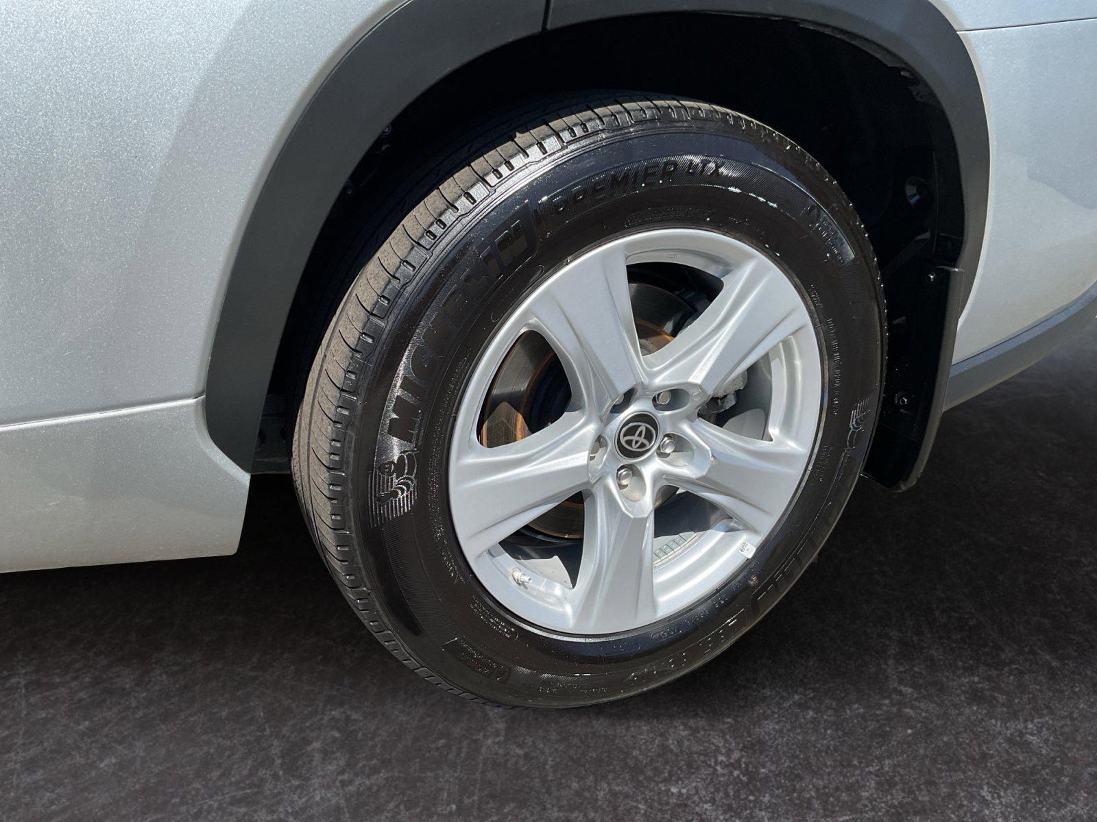 Used 2024 Toyota Highlander LE image 10