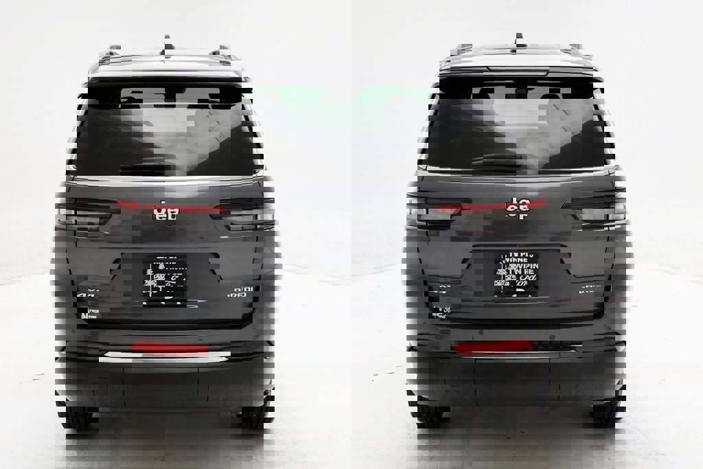 Used 2025 Jeep Grand Cherokee L Laredo image 7