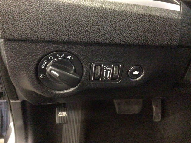 Used 2021 Chrysler 300 Touring RWD image 18