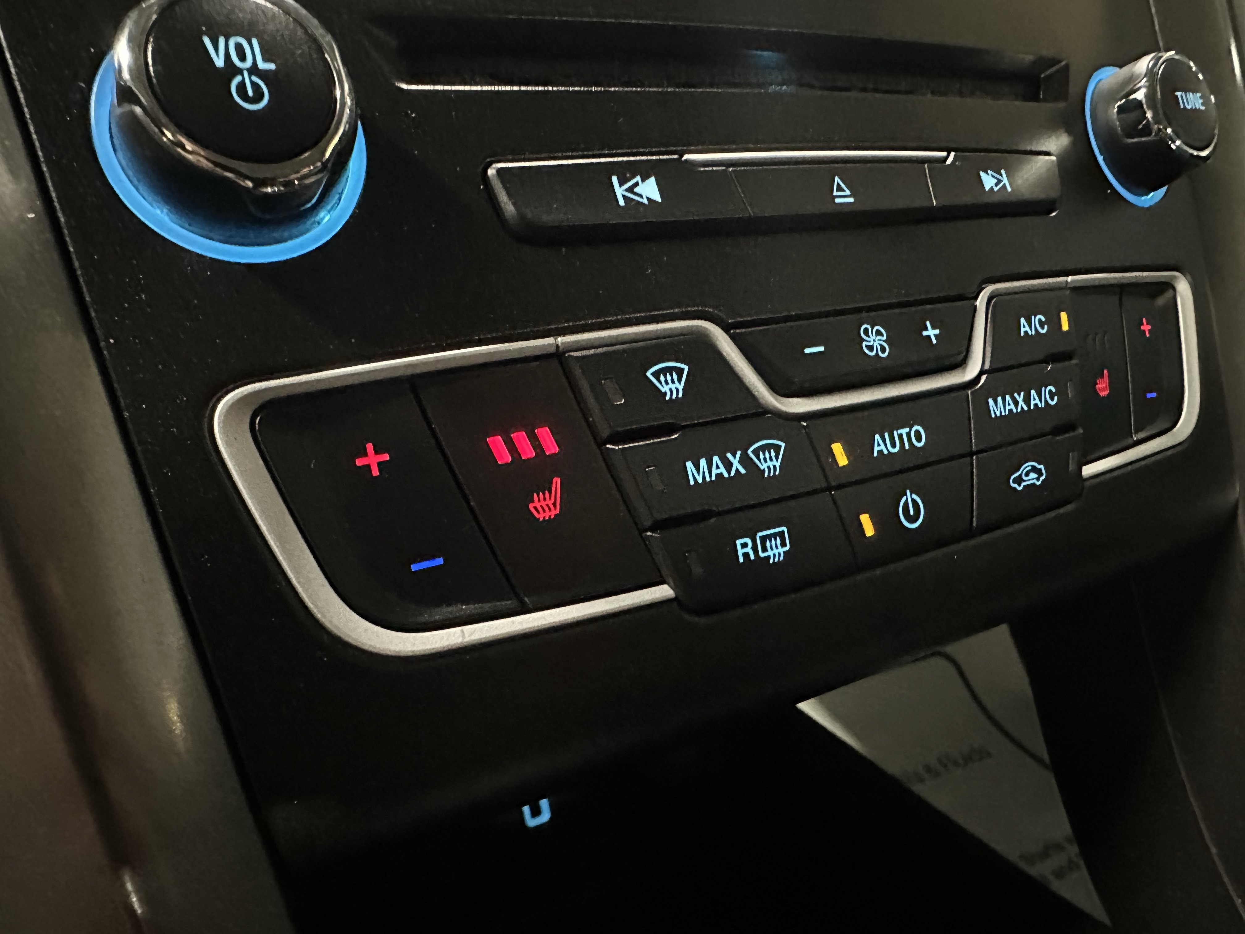 Used 2017 Ford Fusion SE w/ Fusion SE Technology Package FWD image 16
