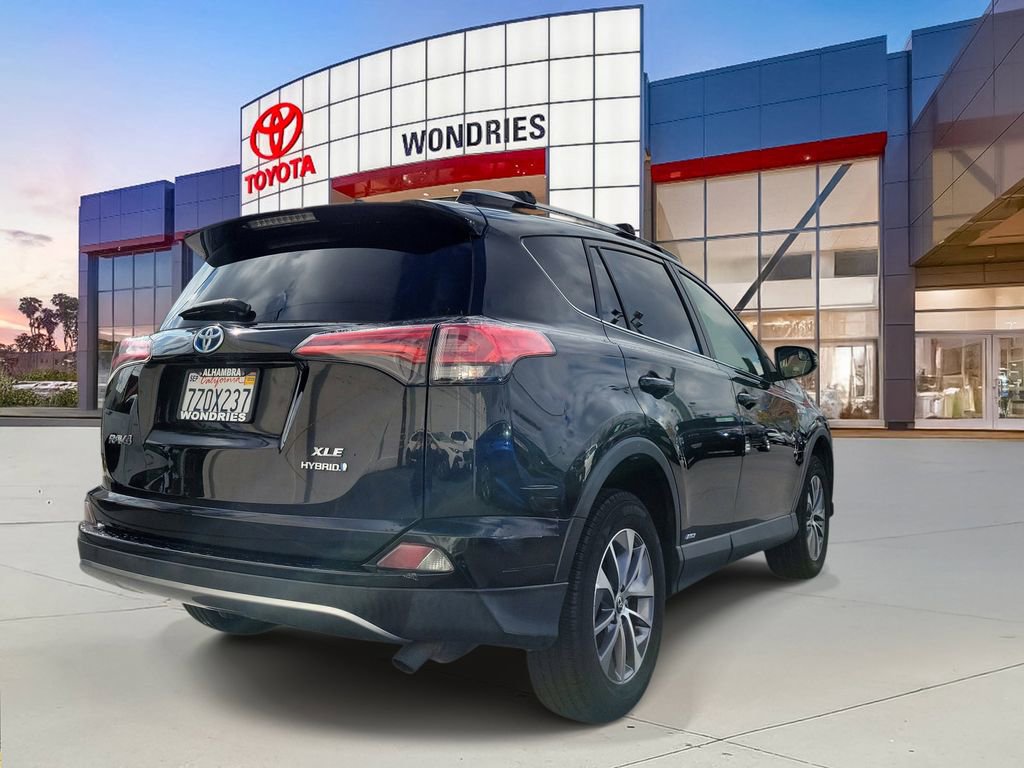 Used 2017 Toyota RAV4 XLE w/ Carpet Mat Package image 4