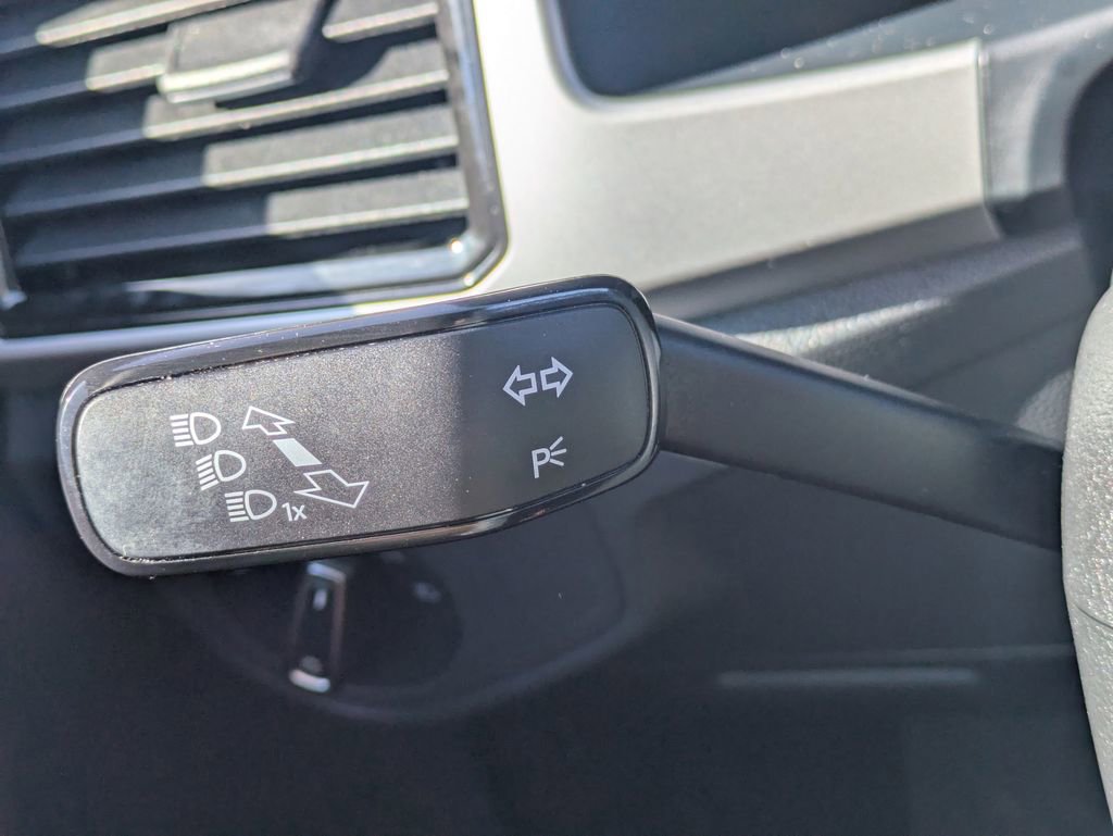 Certified 2022 Volkswagen Atlas Cross Sport SE image 30