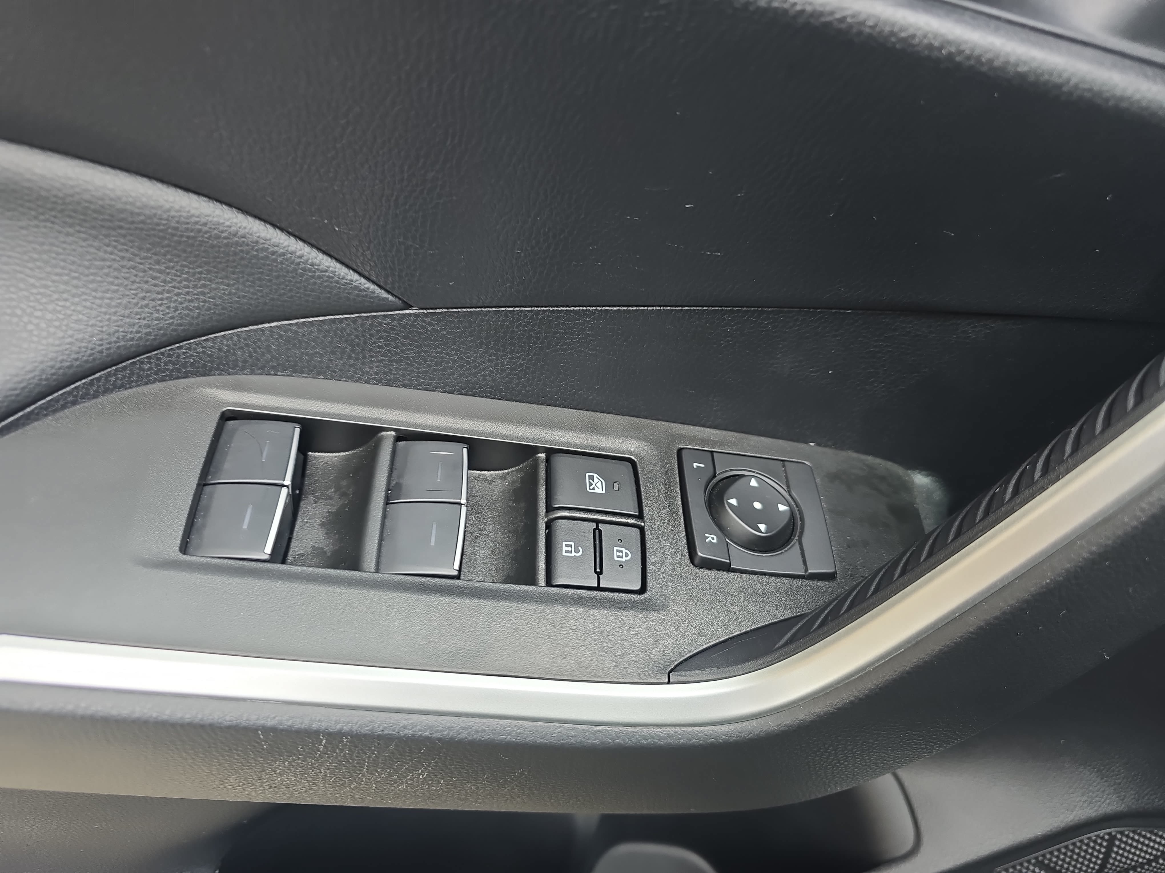 Used 2025 Toyota RAV4 XLE w/ Convenience Package FWD image 28