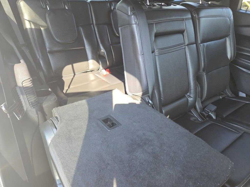 Used 2020 Ford Explorer XLT w/ Equipment Group 202A image 25