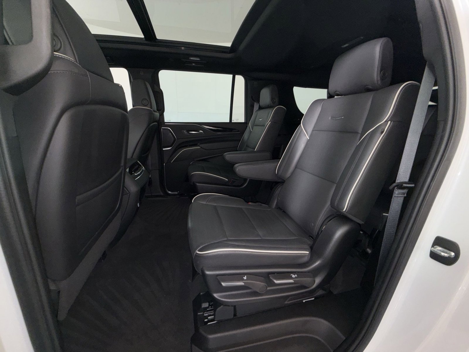 Used 2024 Cadillac Escalade ESV Sport image 23