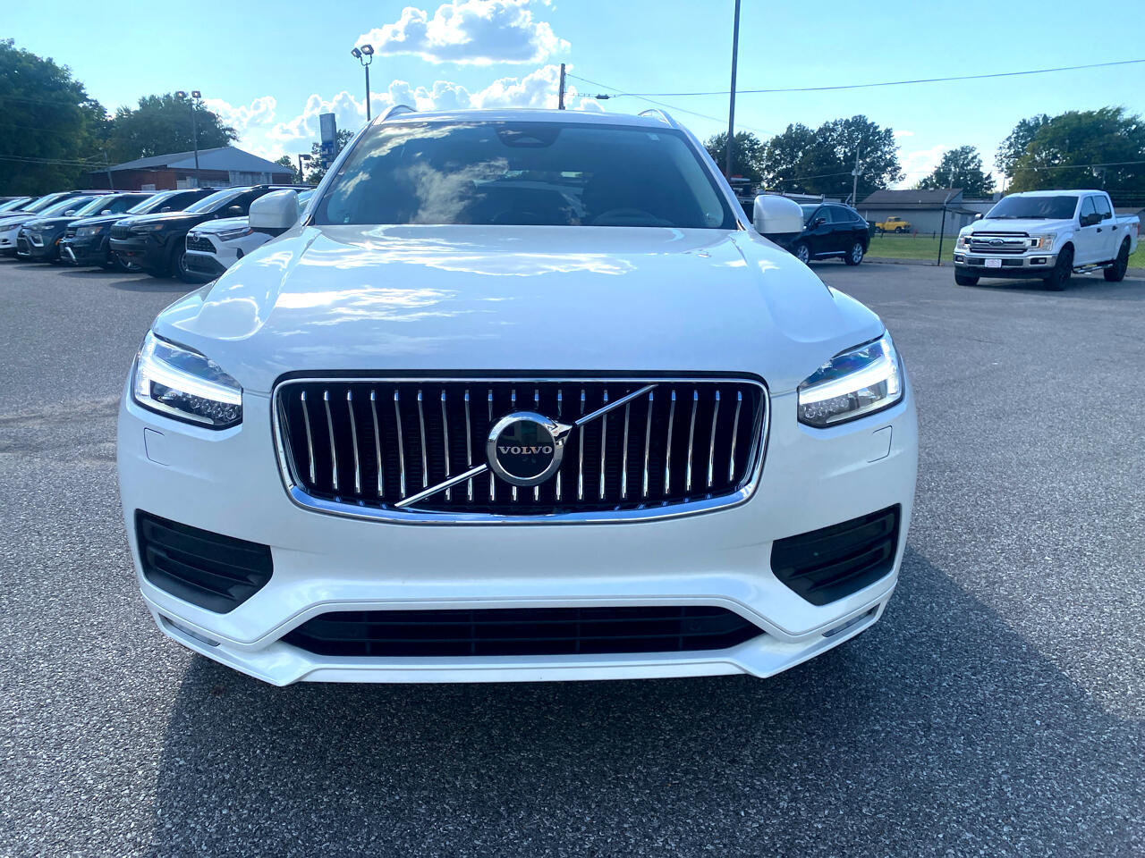 Used 2023 Volvo XC90 B5 Core w/ Protection Package Premier image 2