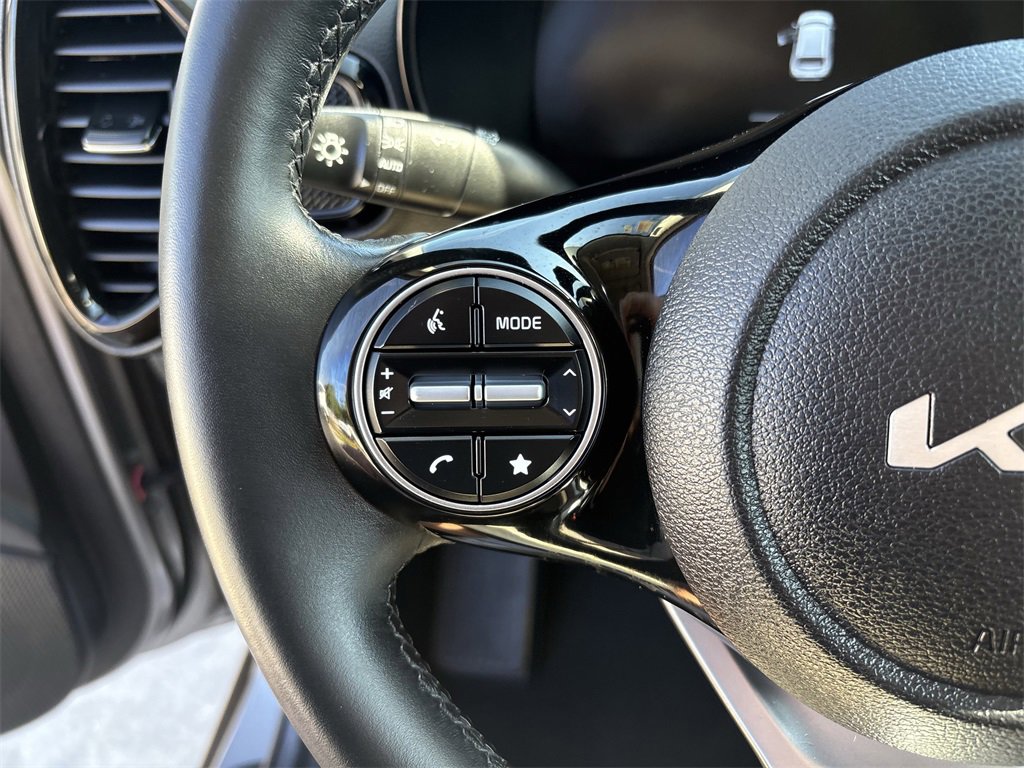 Certified 2025 Kia Soul EX image 31