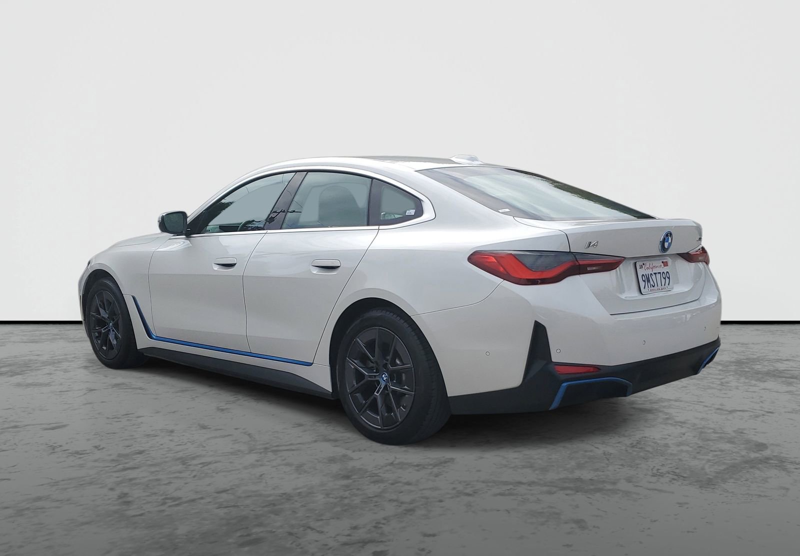 Used 2024 BMW i4 eDrive40 RWD image 3