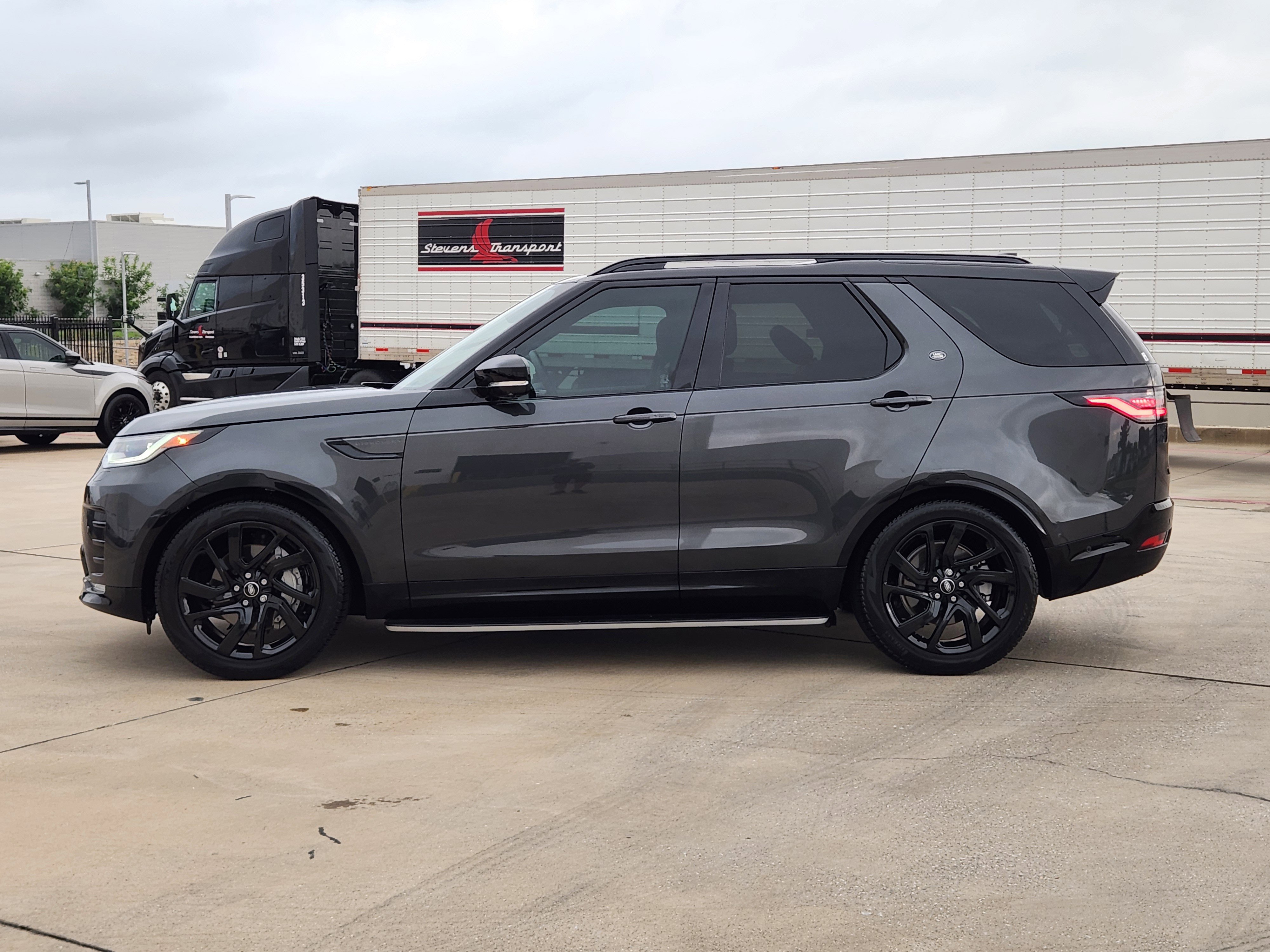 Certified 2025 Land Rover Discovery Dynamic SE AWD/4WD image 3