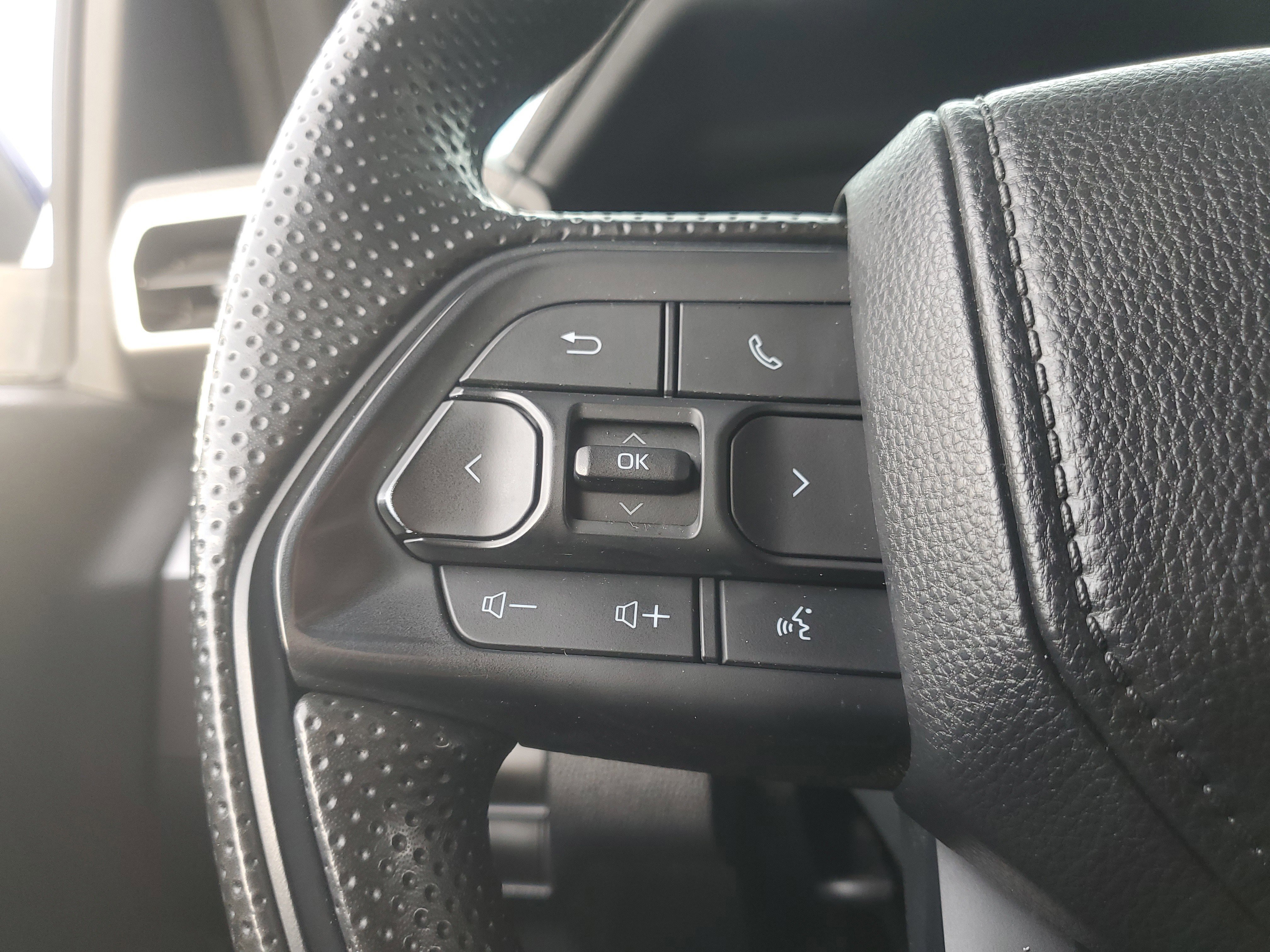 Certified 2024 Toyota Tacoma SR5 AWD/4WD image 19