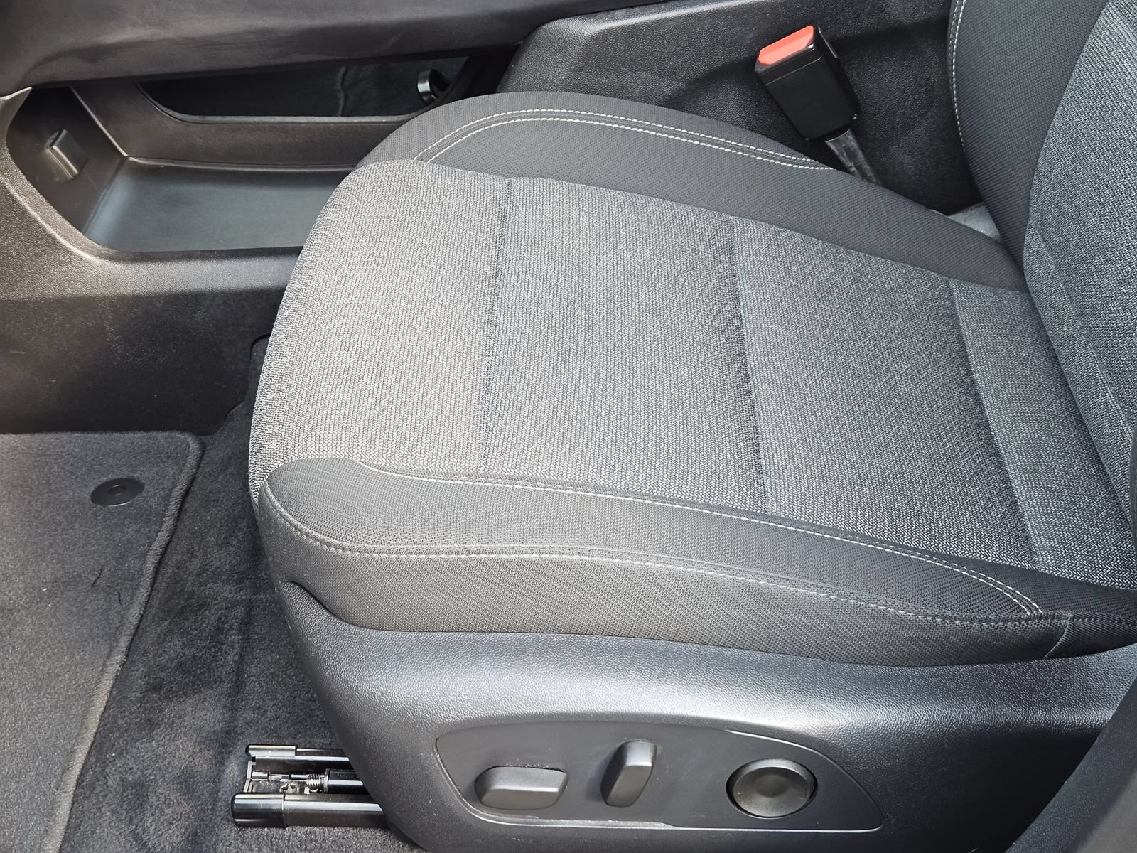 Certified 2025 GMC Acadia Elevation FWD image 31