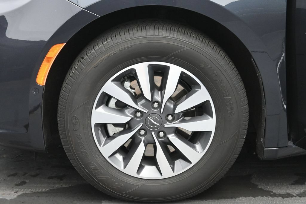 Used 2021 Chrysler Pacifica Limited w/ Premium & Safety Sphere Group FWD image 31