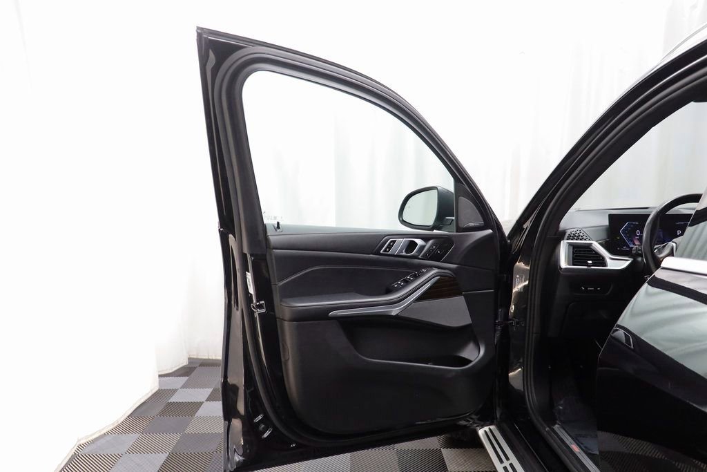 Used 2025 BMW X5 xDrive40i image 4