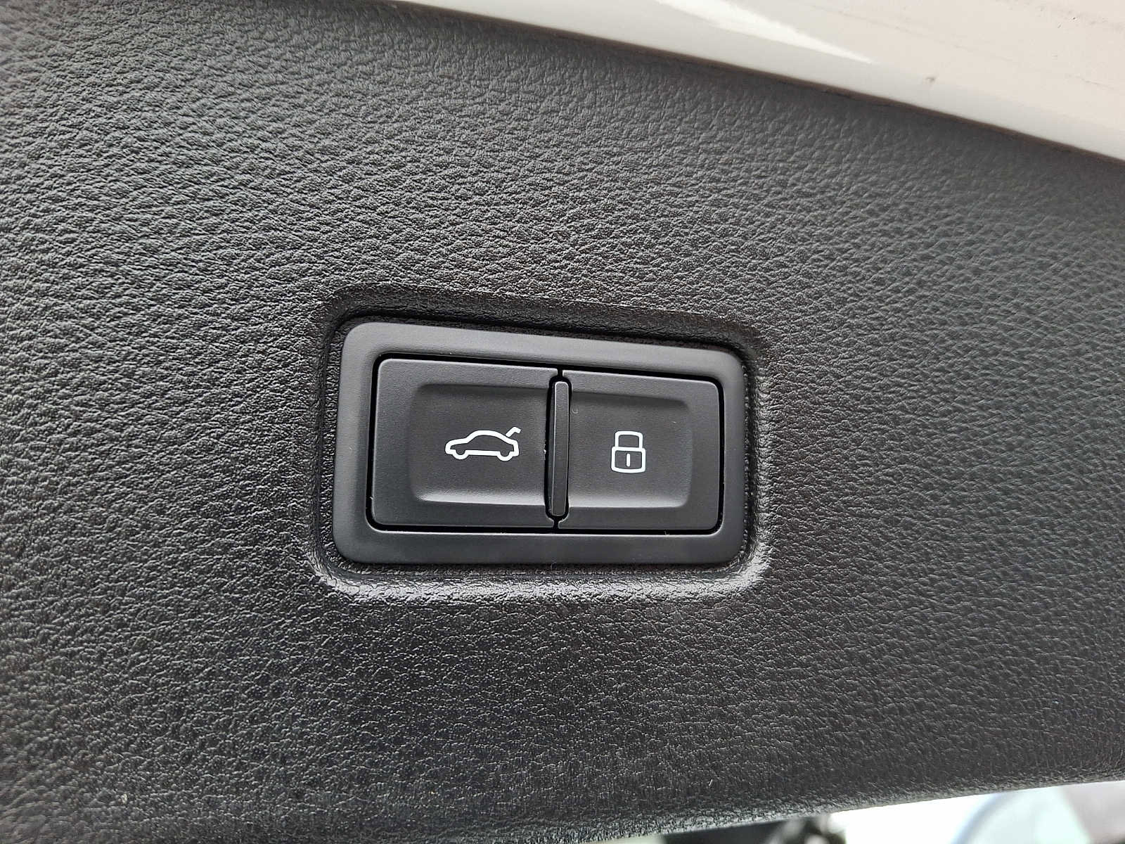 Used 2022 Audi Q5 2.0T Premium image 25