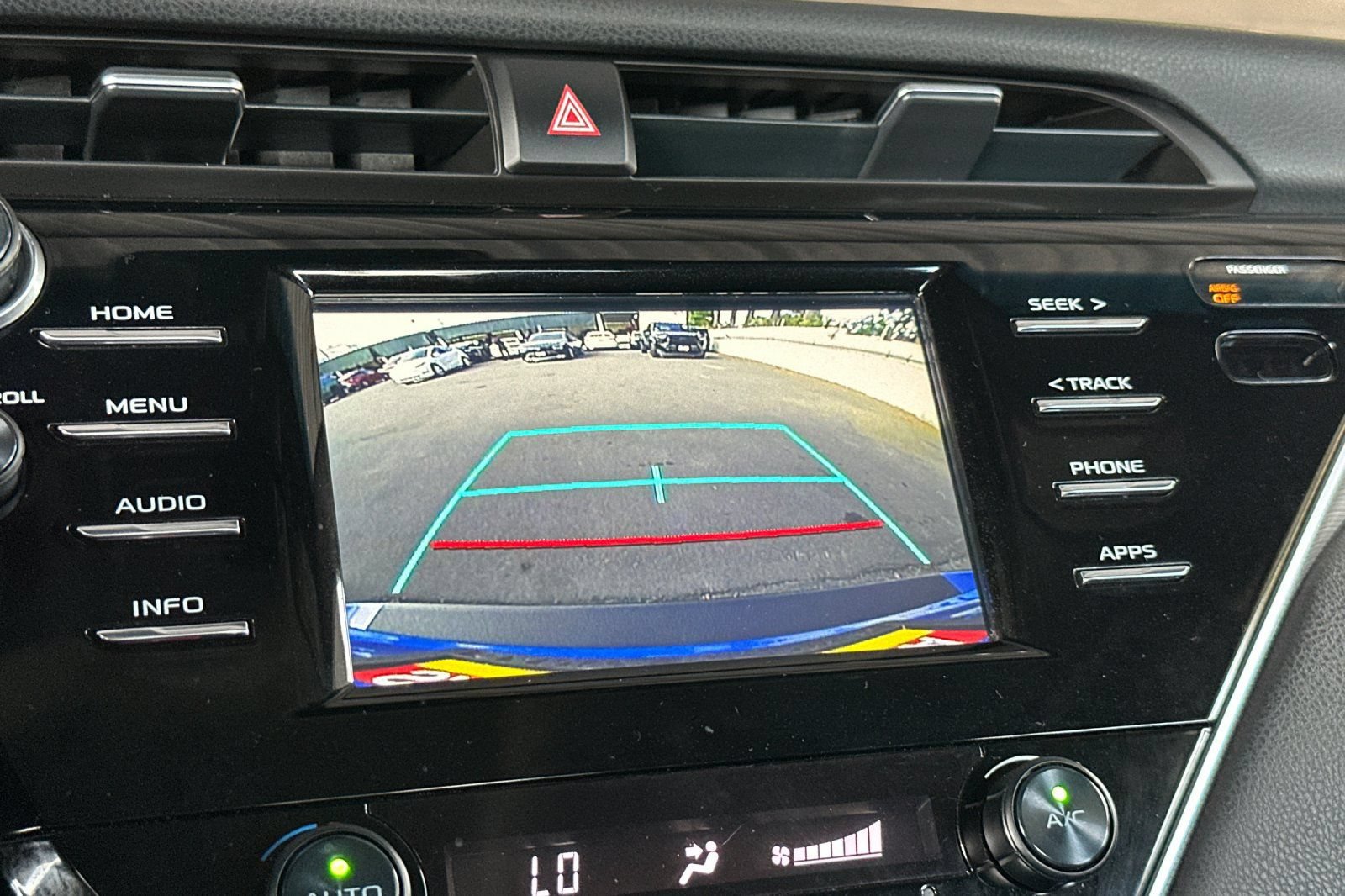 Used 2018 Toyota Camry SE FWD image 20