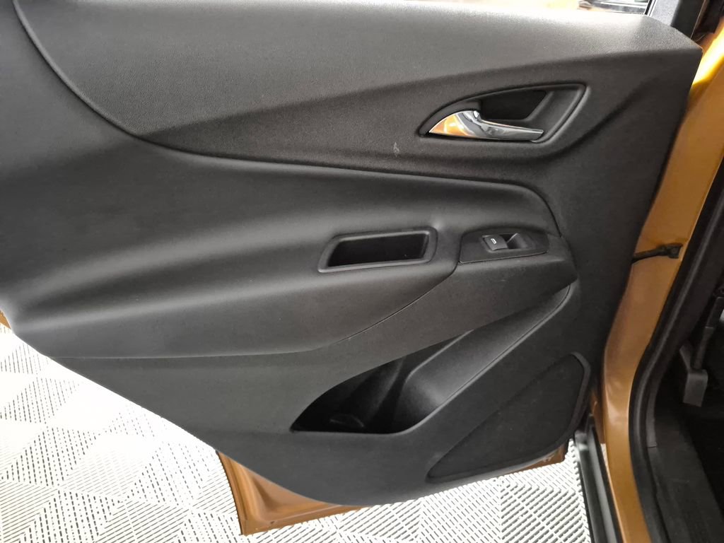 Used 2018 Chevrolet Equinox LT FWD image 23