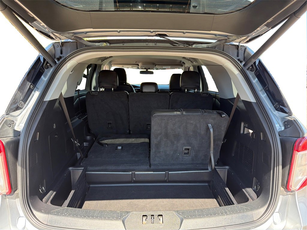 Used 2022 Ford Explorer XLT w/ Equipment Group 202A image 13