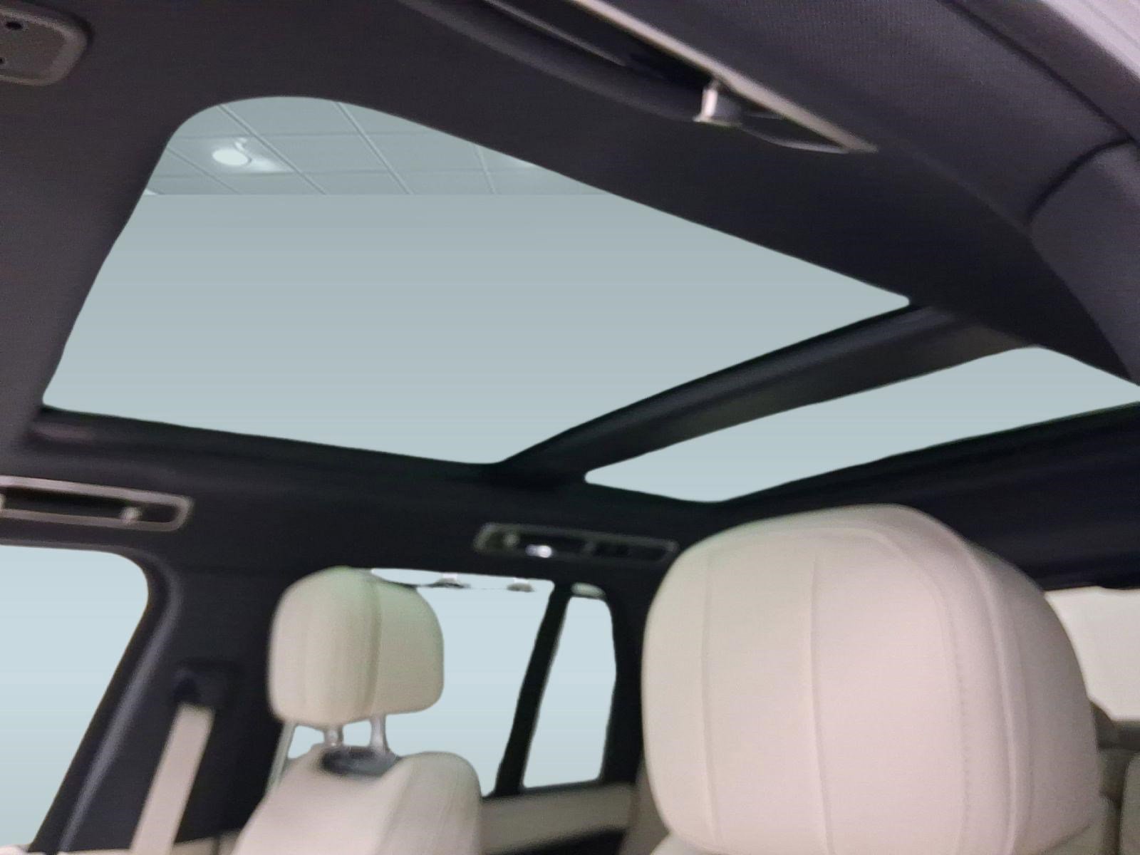 New 2026 Land Rover Range Rover SE image 14