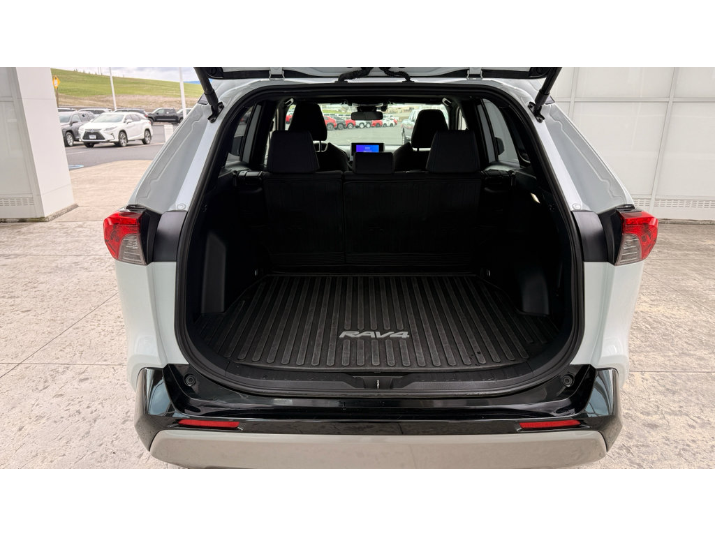 Used 2025 Toyota RAV4 SE w/ Convenience Package AWD/4WD image 8