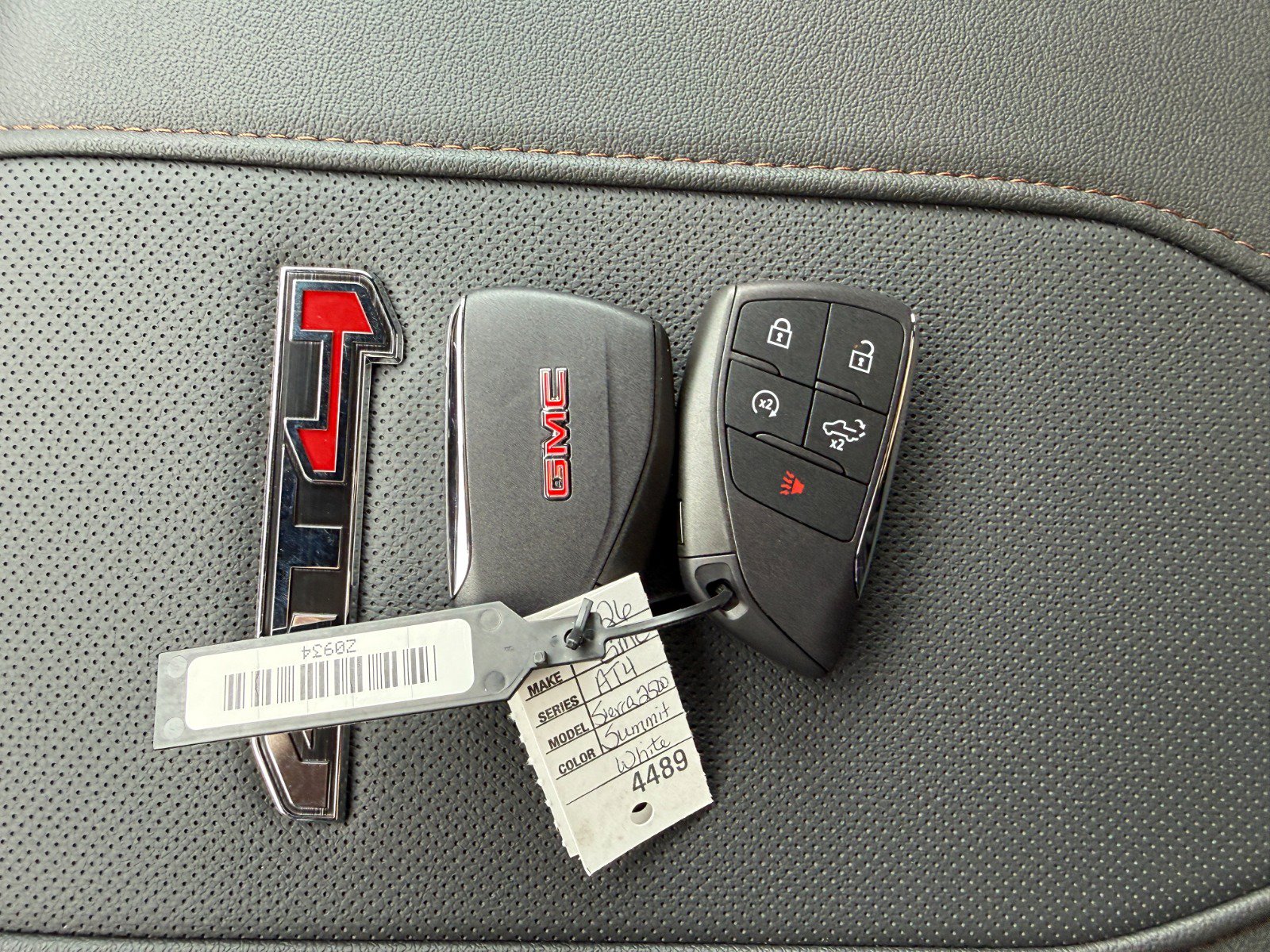 New 2026 GMC Sierra 2500 AT4 w/ AT4 Preferred Package AWD/4WD image 40