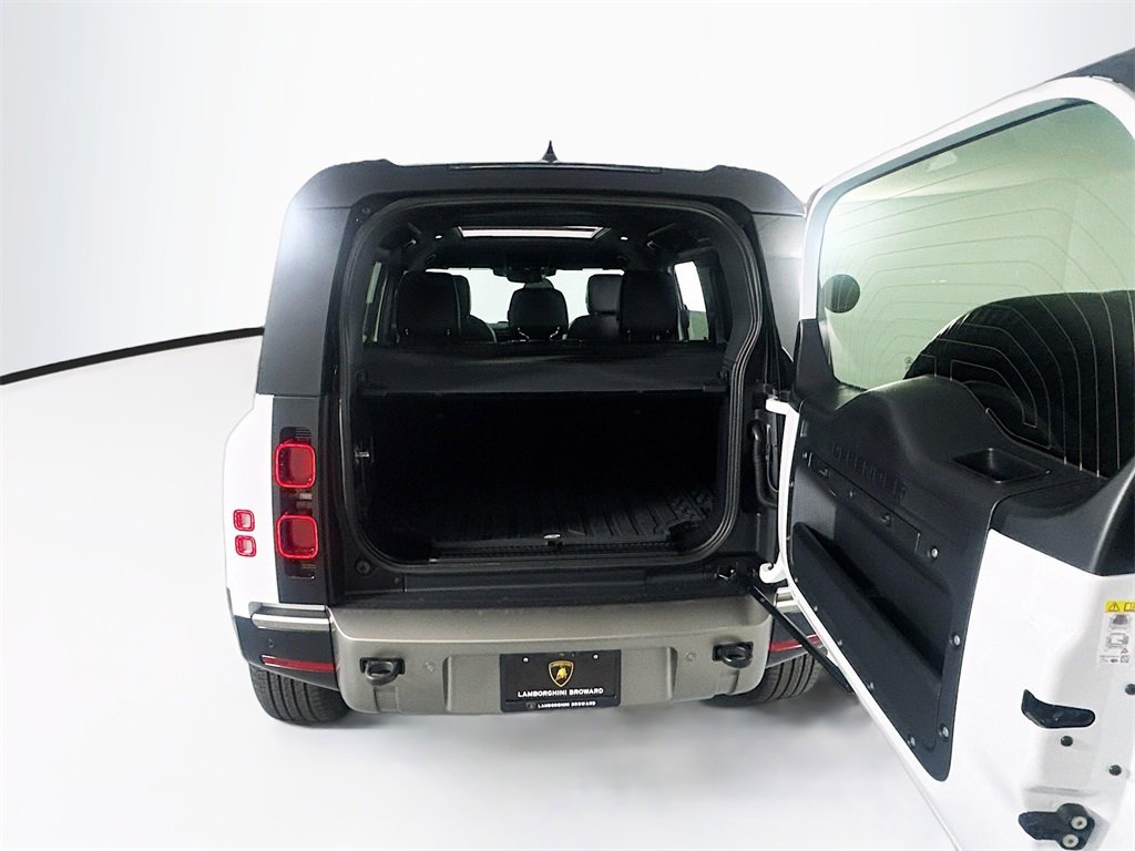 Used 2023 Land Rover Defender 110 X-Dynamic SE image 28