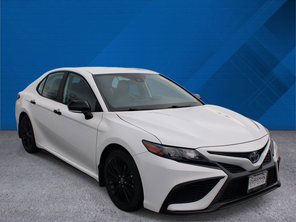 Used 2022 Toyota Camry SE image 2