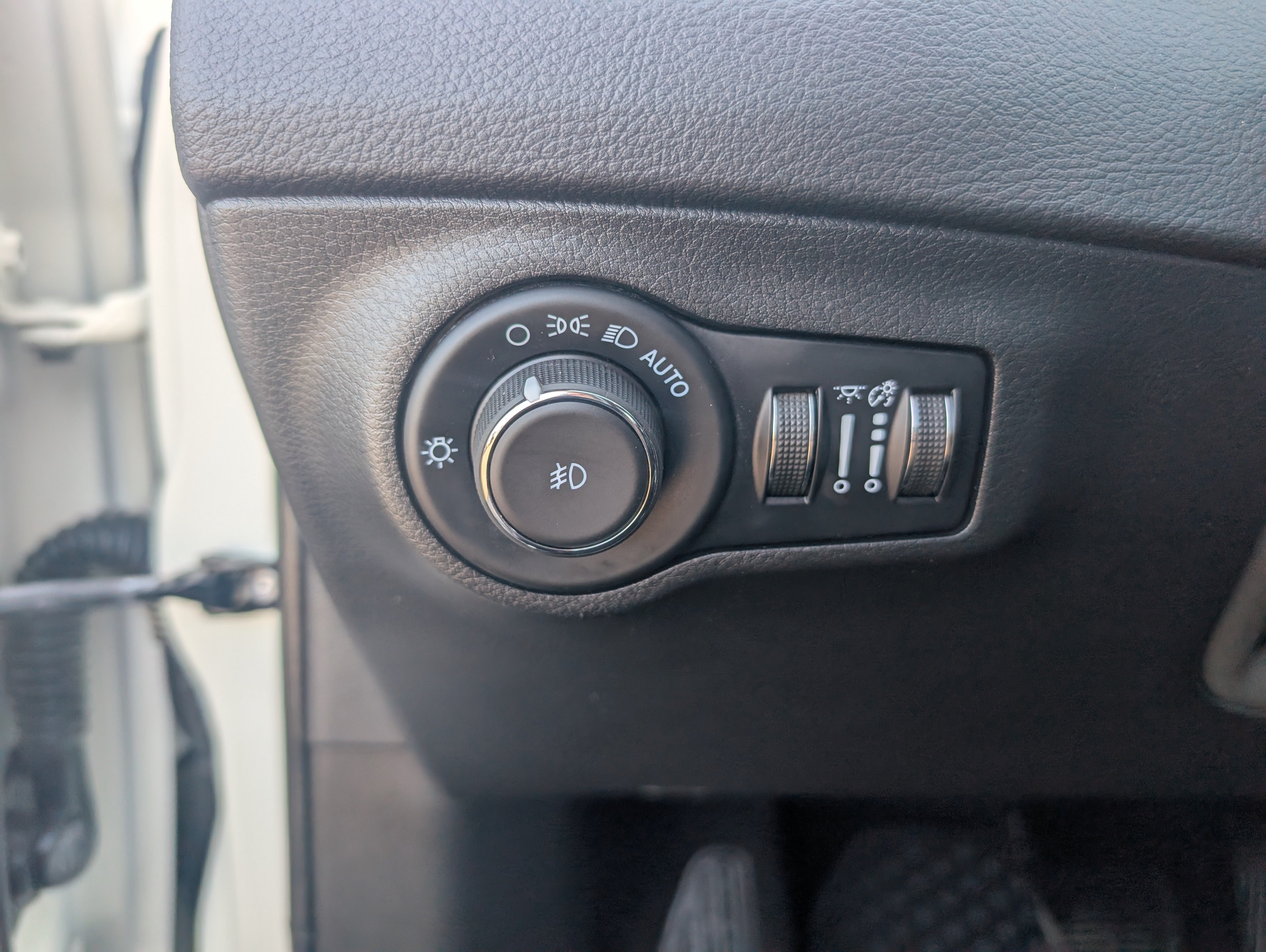 Used 2021 Jeep Compass Latitude w/ Convenience Group AWD/4WD image 14