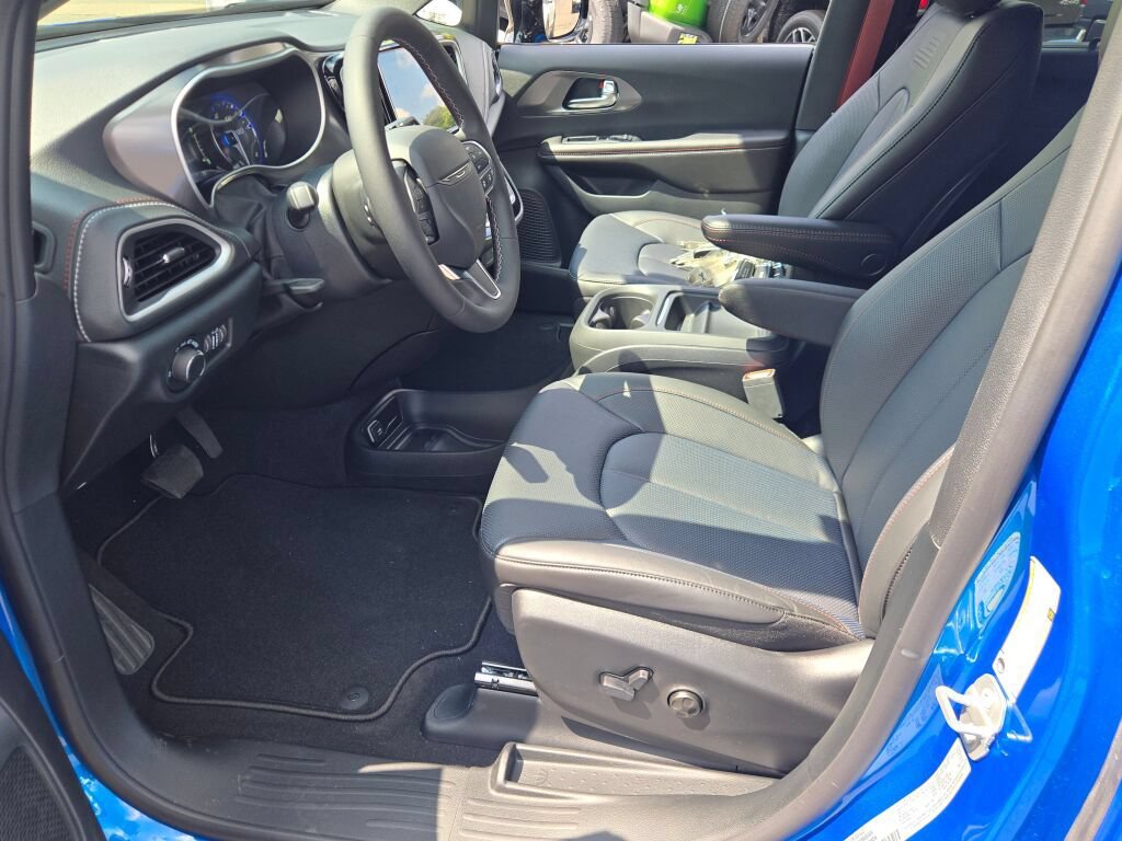 New 2027 Chrysler Pacifica Select AWD/4WD image 28