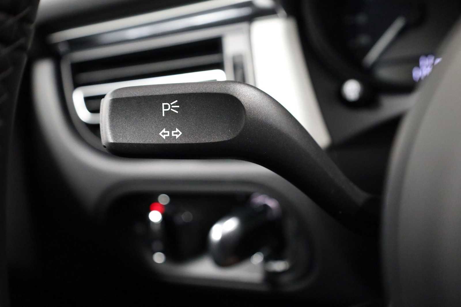 New 2026 Porsche Macan image 31