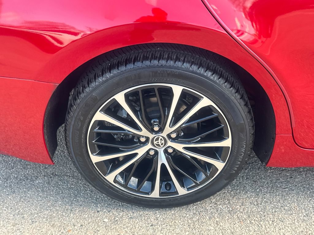 Used 2020 Toyota Camry SE w/ Moonroof Package AWD/4WD image 42