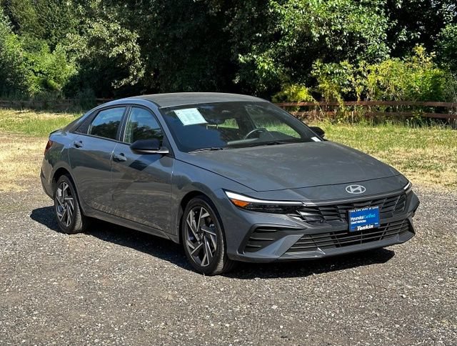 Certified 2025 Hyundai Elantra Sport FWD image 2