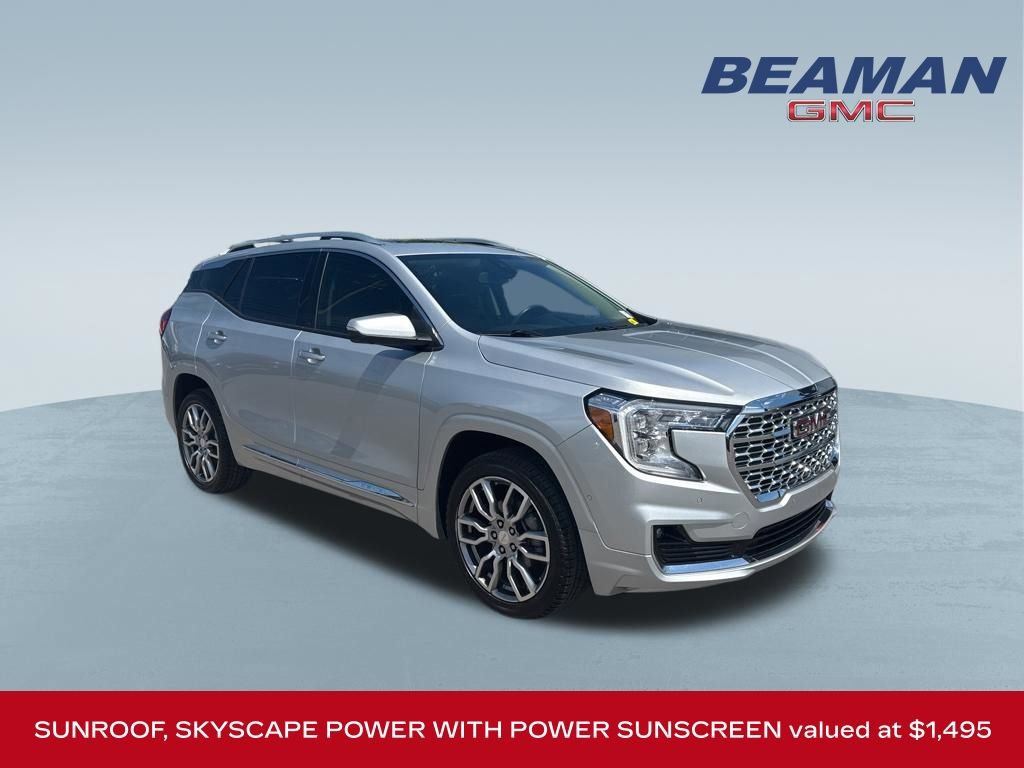 Used 2022 GMC Terrain Denali w/ Denali Premium Package AWD/4WD image 1