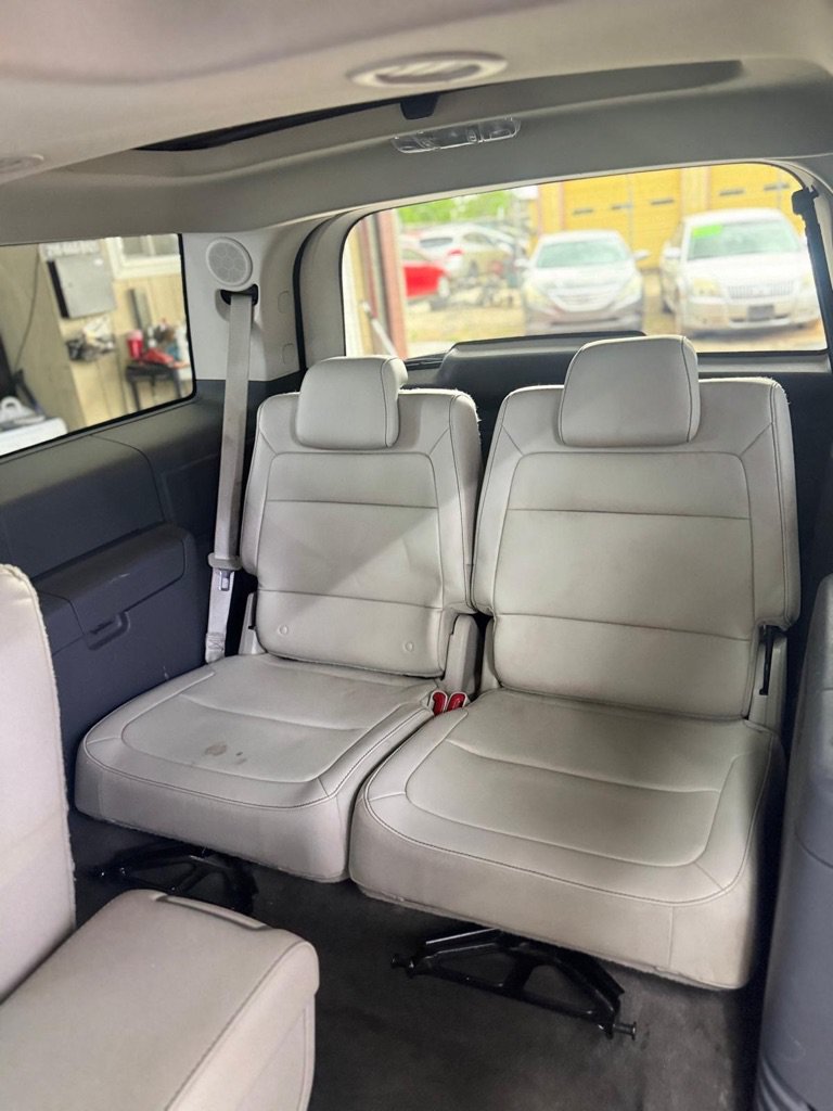 Used 2011 Ford Flex SEL w/ Rapid Spec Order Code FWD image 41