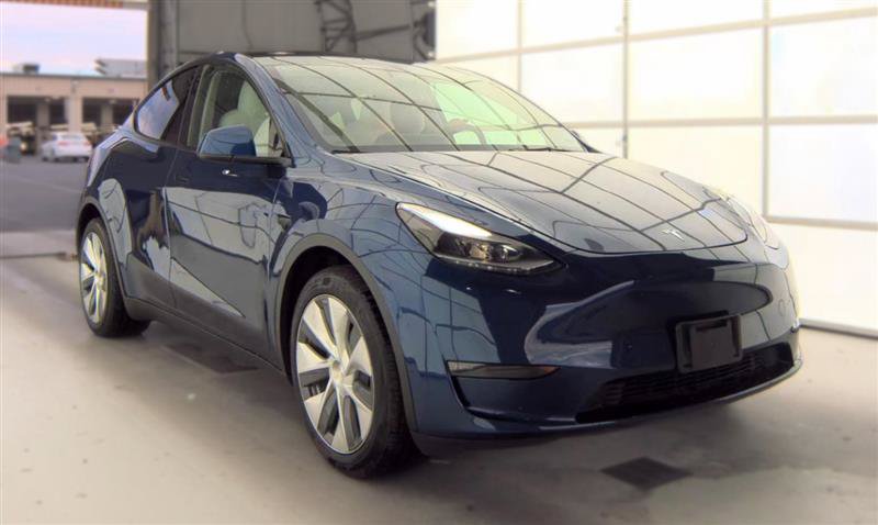 Used 2024 Tesla Model Y Long Range AWD/4WD image 2