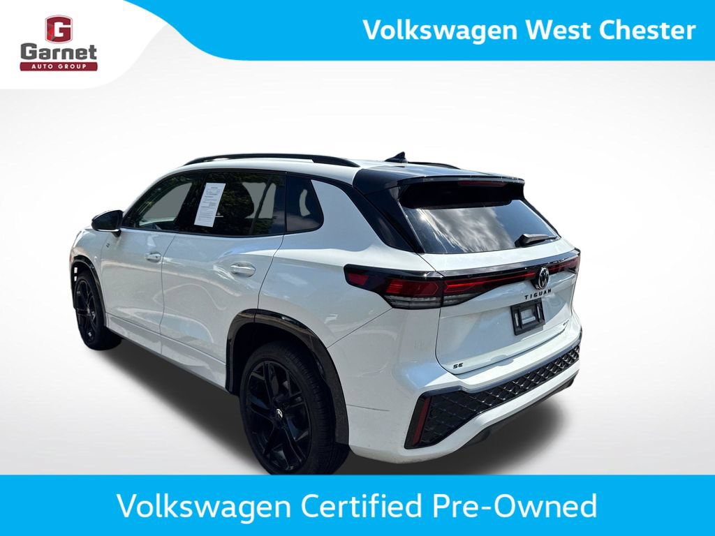 Certified 2025 Volkswagen Tiguan SE R-Line AWD/4WD image 3
